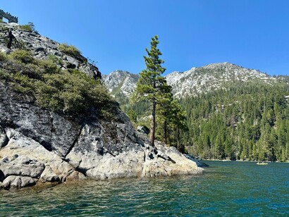 Kayaking on Lake Tahoe’s Emerald Bay, California ® Remy Blıumenfeld