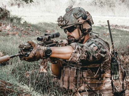Soldado.  Assim, mesmo que a paz seja algo que nunca será comum à nossa espécie, a única certeza que temos é: a guerra e a paz lutam no nosso íntimo