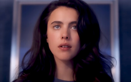 Margaret Qualley as Sue in Substance, the younger, polished alter ego that turns beauty into a haunting split identity