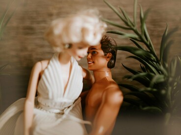 O casamento tornou-se numa brincadeira que as pessoas casam a velocidade da luz e separam-se na mesma velocidade, onde a sociedade perdeu os valores da tradição antecessora, será que os pergaminhos deixados por estes deixaram de ter sentido que não conseguimos ler o que está escrito, sobre a importância do casamento para as famílias envolvidas e para o futuro das gerações vindouras