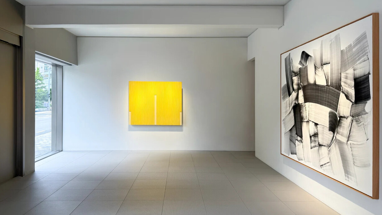 Various artists, Collections, exhibition view. Courtesy of Johyun Gallery