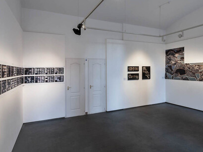 Dafna Talmor, Sea of stones: constructed landscapes (vol. III), exhibition view. Courtesy of Tobe Gallery
