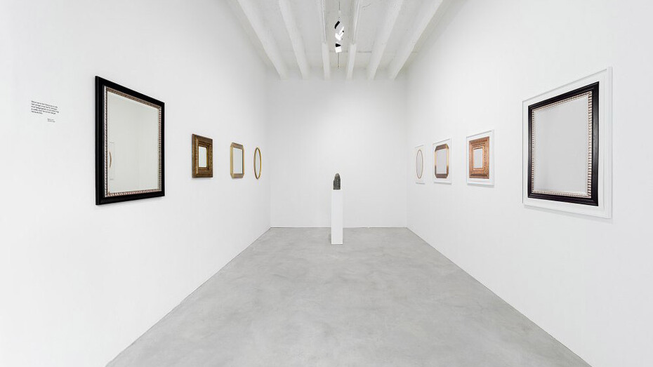 Timm Rautert, Die welt | und | die spiegel, exhibition view. Courtesy of Galerie Nordenhake