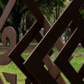 Artisti vari, Giardino delle sculture, veduta della mostra. Cortesia della Pinacoteca