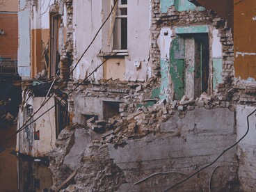 Il risultato potrebbe essere un nuovo ordine internazionale in cui il potere è più frammentato e la stabilità dipende da equilibri precari tra blocchi geopolitici rivali