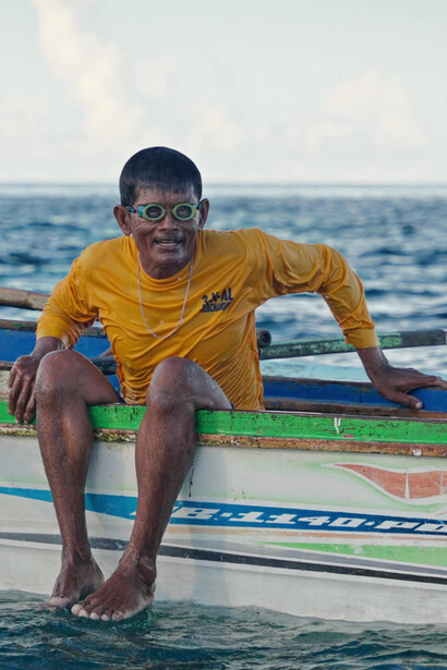 Stephanie Comilang, Still from search for life II (video still, detail), 2025. Courtesy of SCHIRN