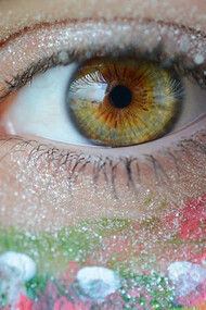 La creatività è una qualità che abbraccia molteplici sfaccettature. Può manifestarsi in diversi modi, come la creatività artistica, la creatività scientifica, la creatività nella risoluzione dei problemi o persino la creatività nella comunicazione