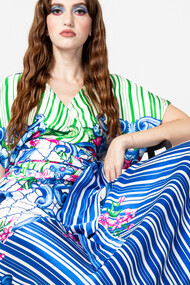 Abito lungo in seta raso stampa barocco con righe