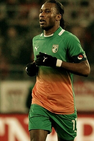 Didier Drogba jugando con la selección de Costa de Marfil durante un amistoso contra la selección de Austria, 2012