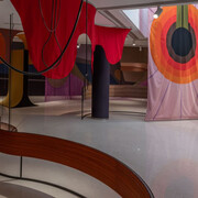 Andrea Canepa, Entre lo profundo y lo distante, vista de exhibición. Cortesía de IVAM