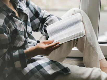 La vida cristiana no se sostiene en un camino solitario, sino en la comunión con la Iglesia, de la que recibimos Palabra, sacramentos y ejemplo de santidad