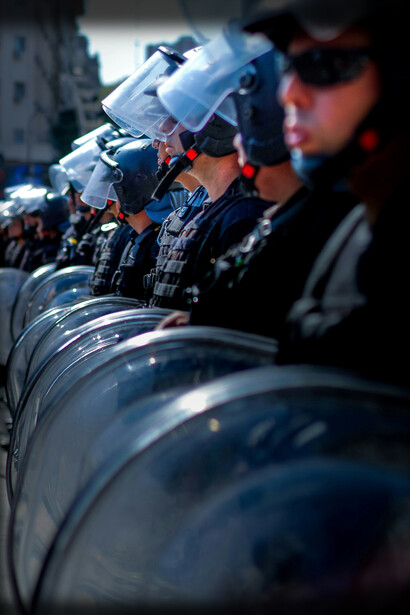 Ogni manganello calato su uno studente nascondeva la paura del potere verso chi osava pensare, gridare, ribellarsi