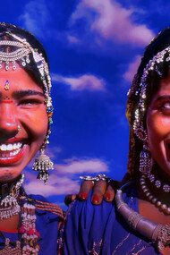 India, Stato del Rajasthan – Ragazze in abito tradizionale durante la Fiera dei Cammelli di Pushkar