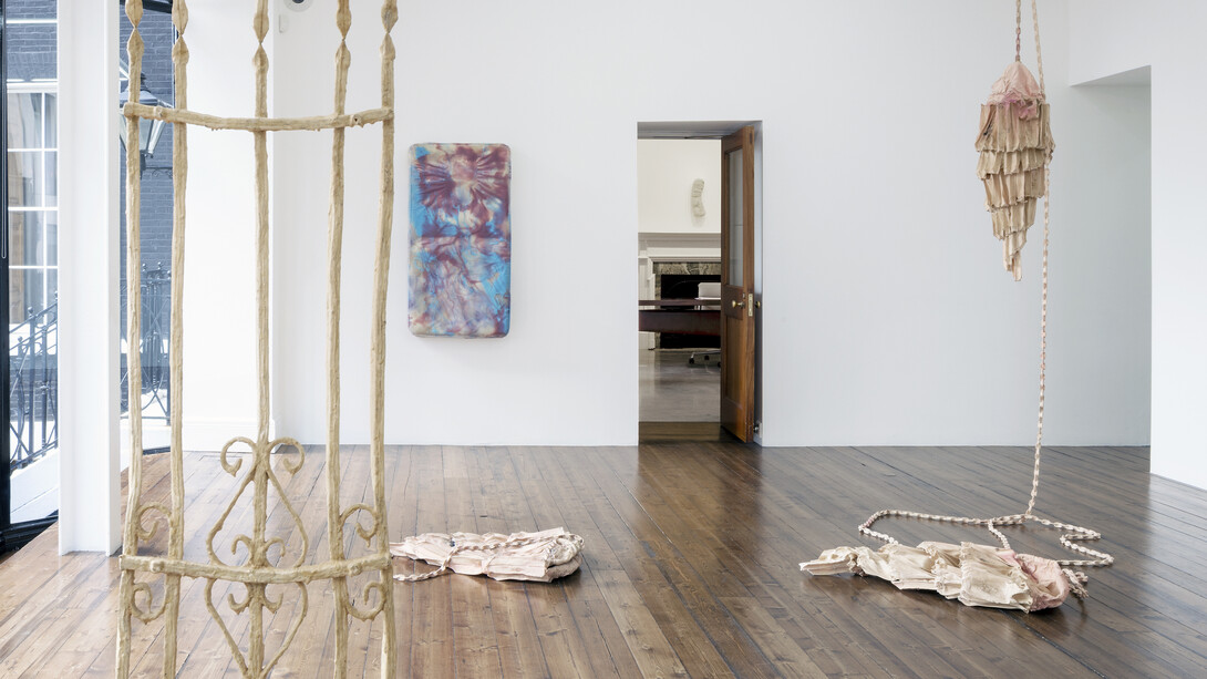 Kaari Upson, House to body shift, exhibition view. Courtesy of Sprüth Magers