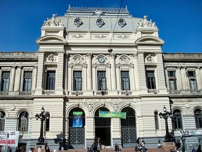 Universidad de la República, Montevideo, Uruguay. El Fondo de Solidaridad busca garantizar equidad, brindando becas para que quienes no cuentan con recursos puedan acceder a la educación terciaria