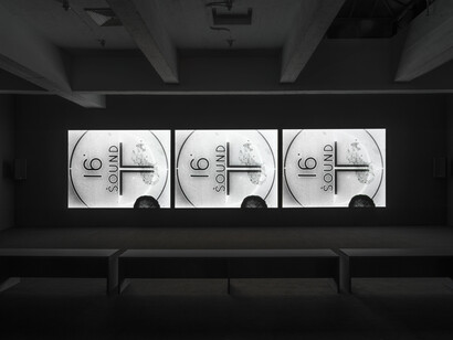 Bruce Conner, Three screen ray, exhibition view. Courtesy of Paula Cooper Gallery 