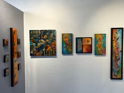 Kim Walker, Rooted: in the presence of Earth, exhibition view. Courtesy of Royse Contemporary