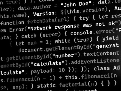 E quanto às polêmicas mais comuns, como privacidade e ética? Geovanna não se intimida: “Como assim privacidade? Não vejo problema. A ética, para mim, também não chega a ser um risco.” A resposta dela revela um ponto importante: o debate sobre uso de dados e proteção da informação ainda não é claro para todos, mesmo em setores que lidam com documentos sigilosos diariamente