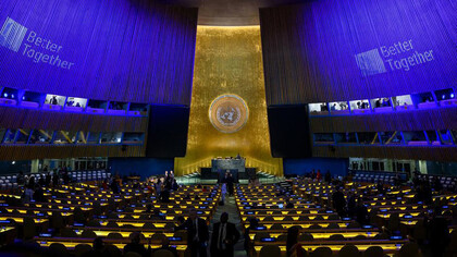 Vista del auditorio de la Asamblea General en el evento de conmemoración del 80º aniversario de la ONU, Nueva York, Estados Unidos