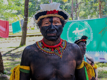 O III Acampamento Terra Livre Mato Grosso, realizado de 28 a 30 de maio na Universidade Federal de Mato Grosso, em Cuiabá, Brasil, reuniu 600 indígenas de 43 etnias para defender seus territórios e o bioma Cerrado, além de abordar a COP30 e as mudanças climáticas

