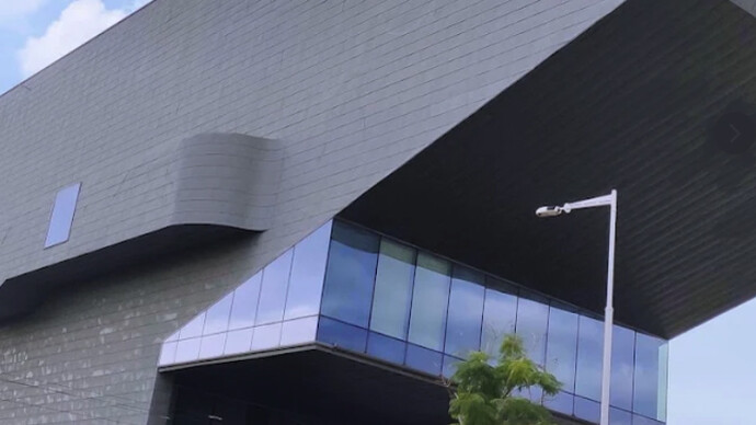 El museo tiene su sede en el edificio *Disseny Hub Barcelona* (DHUB), 2014, Barcelona