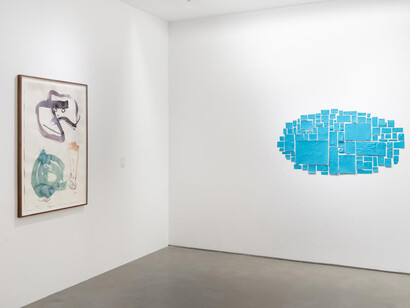 Abraham Cruzvillegas, Rirkrit Tiravanija, Danh Vo, vue d'exposition. Avec l'aimable autorisation de la Galerie Chantal Crousel