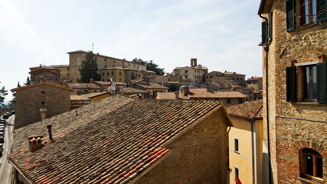 Dal forte fascino medievale e dalla bellezza degli edifici storici, il borgo di Montone (Umbria, Italia), ha conquistato il mercato immobiliare internazionale 