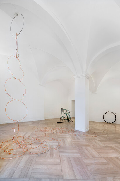 Alicja Kwade, Vestigia, exhibition view. Courtesy of Galleria Continua