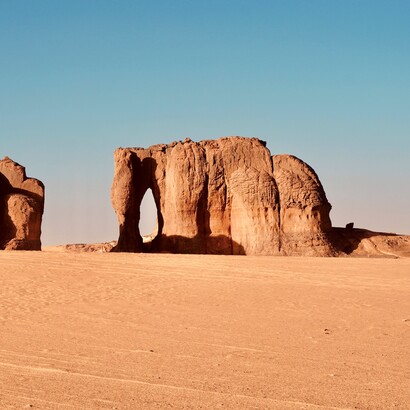 A nord, invece, foreste, vallate e aree umide creano ecosistemi preziosi che rendono il paese un crocevia naturale tra Africa ed Europa. Youf Ahakit Sahara Algerino 