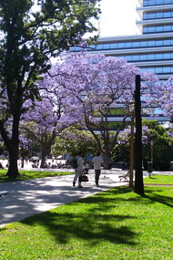 Buenos Aires se presenta como una metrópoli vibrante y diversa, capaz de conjugar lo europeo y lo latinoamericano en una oferta cultural inagotable