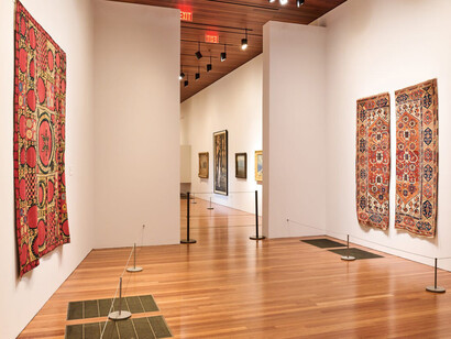 The McCoy Jones collection: textiles from Central Asia and the Middle East, exhibition view. Courtesy of De Young Museum