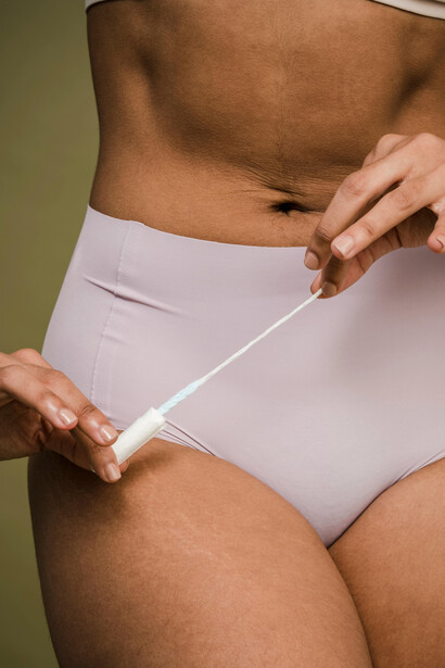 Explore a ginecologia natural como uma forma de reconectar mulheres com seus corpos e promover um cuidado holístico e personalizado