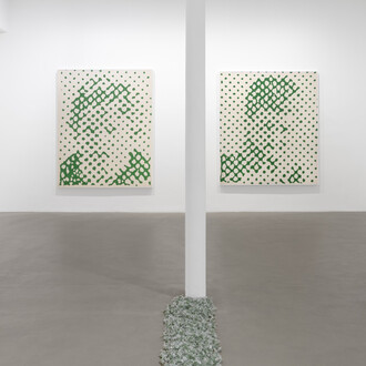 Pharmakon, vue de l'exposition. Avec l'aimable autorisation de la Galerie Chantal Crousel. Photo de Jiayun Deng—Galerie Chantal Crousel