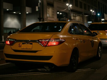 A tecnologia não criou a necessidade de chancela social; apenas transformou essa fome em ritual digital imutável, com direito à confirmação pública rotativa e bis infinito de indignação. Quem controla o enredo controla a realidade. Essa regra guiou impérios. Agora governa indivíduos


