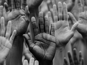 Até então, só conhecia o Edmundo da Lata. Um pedinte da minha rua, com ar de que não tomava banho há dias, que, com sua lata de embalagem de leite em pó, pedia seu jantar à minha mãe. Nota-se que as embalagens dos produtos industrializados ditavam a década da industrialização