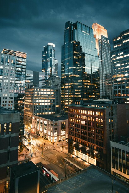 É a capacidade de transformar matéria-prima em produtos úteis e de sustentar a própria população e exportar o excedente. É o pilar que sustenta a vida cotidiana e a sobrevivência de uma nação