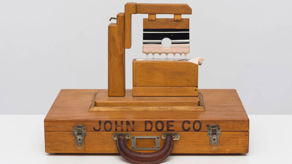 Carl Cheng, Art tool paint experiments (Paint dipper in display box) (detail), 1972. Courtesy of Museum Tinguely