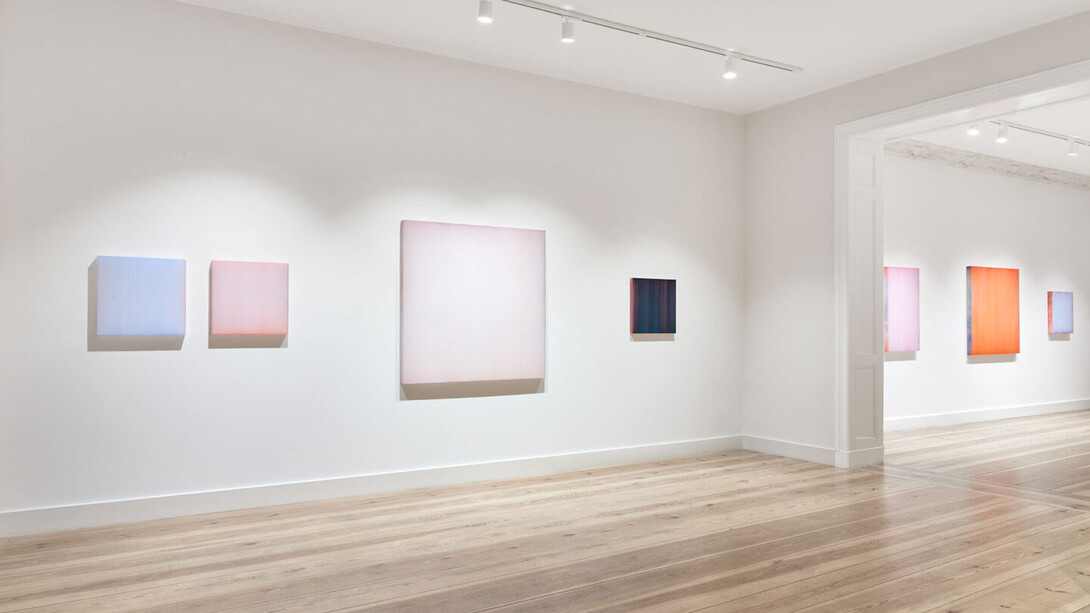 Sybille Pattscheck, An interplay of colour, light and space, exhibition view. Courtesy of the Galerie Albrecht