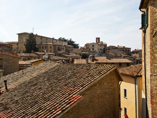 Dal forte fascino medievale e dalla bellezza degli edifici storici, il borgo di Montone (Umbria, Italia), ha conquistato il mercato immobiliare internazionale 