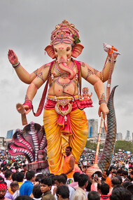 Ganesh visarjan day in Mumbai, India © Sandeepa Chetan