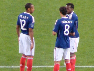 Thierry Henry en 2009 lors du match contre l'Irlande. La main qui scelle une polémique, mais aussi un moment d'instinct pur