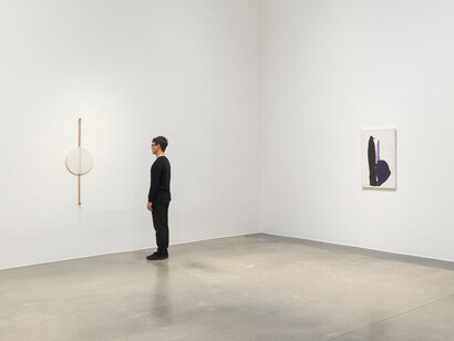 Takesada Matsutani, Shifting boundaries, exhibition view. Courtesy of Hauser & Wirth Gallery