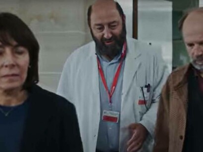 Não podemos deixar de dar destaque também aos atores que fazem os pacientes e que são muito conhecidos no cinema europeu, como a espanhola Angela Molina (interpretando uma líder cigana), a palestina Hiam Abbass, a anglo-francesa Charlotte Rampling, Karin Viard, Georges Corraface, entre muitos outros, incluindo vários membros da família Costa-Gavras nos bastidores do filme