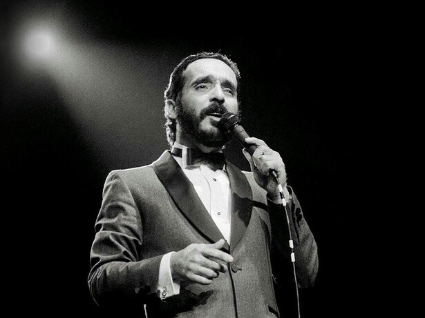 Willie Colón en una presentación en Nueva York, Estados Unidos, 1982. Con la partida de Colón, la salsa pierde a uno de sus arquitectos mayores y el Bronx a su hijo más sonoro