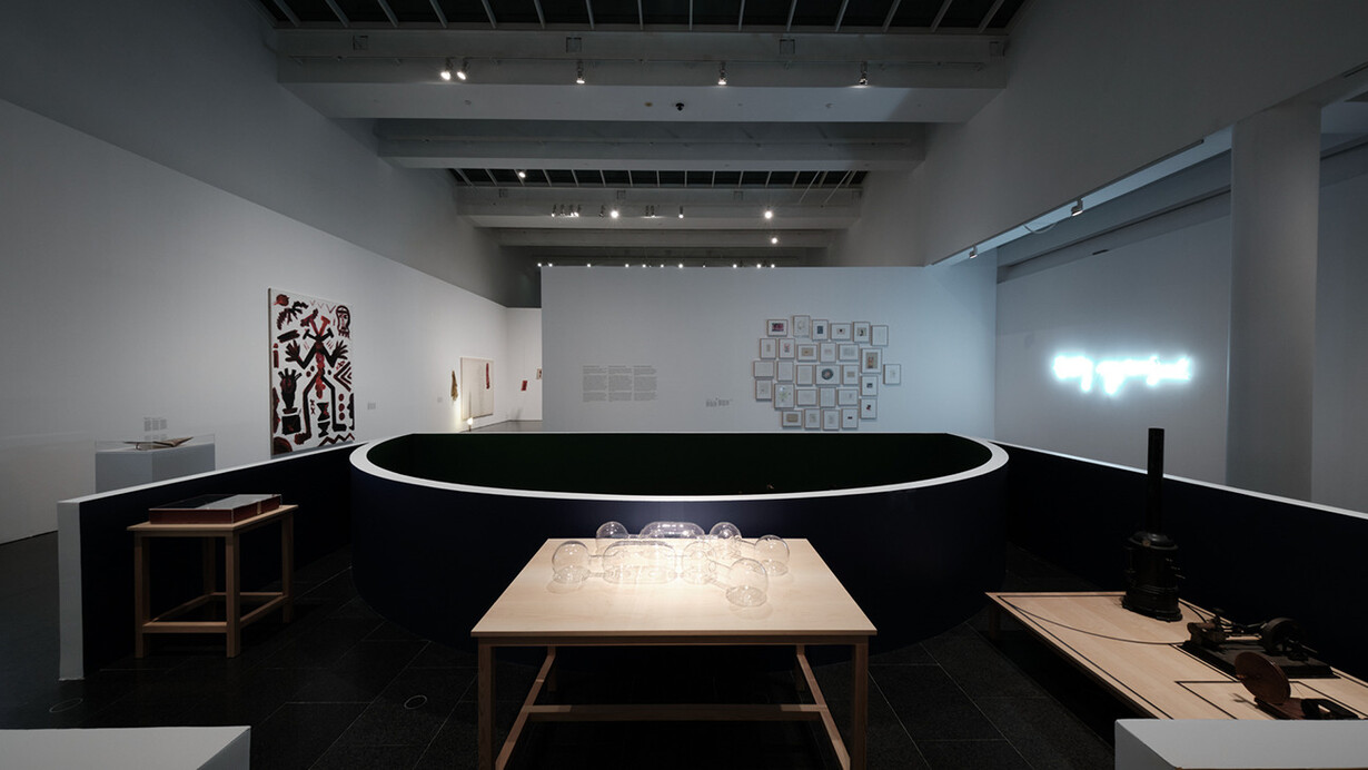 Like a dance of starlings, exhibition view. Courtesy of MACBA