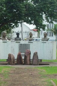 Monumento a los Paises No Alineados, emplazado en la ciudad de Georgetown, Guyana, en el año 1972