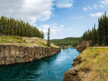 Cañón Miles, Yukón, Canadá. La postura de Carney busca construir alianzas basadas en reglas, autonomía y cooperación, frente a la lógica de la fuerza y la subordinación