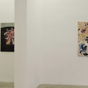 José Luis Valverde, En la cruz me coso yo, vista de exhibición. Cortesía de la Galería Silvestre