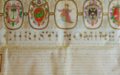 Incipit del diploma di laurea in medicina e filosofia, con il nome d'Ulisse Aldrovandi, pergamena, sigillo di ceralacca con Santa Caterina d'Alessandria, rilasciato dall'Università di Bologna a Lelio Vincenti nel 1587