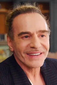 John Galliano. Um nome de impacto que há alguns anos foi “cancelado” por suas declarações antissemitas está retornando ao seu posto de reinado no mundo da moda